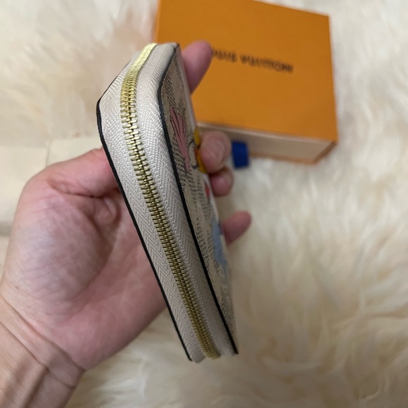 COPY - Authentic Louis Vuitton 2018 Christmas Animation Zippy compact wallet - Picture 9 of 13